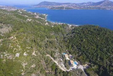 Villas Harriet   With Sea View And Near The Sea