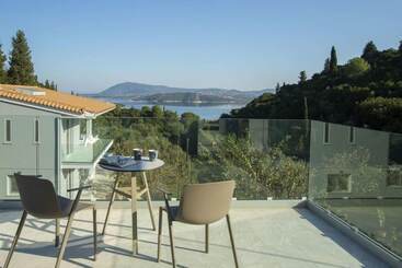 Villas Harriet   With Sea View And Near The Sea