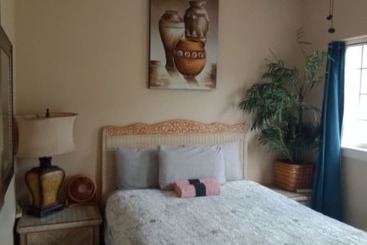 هاستل Robbins Estate