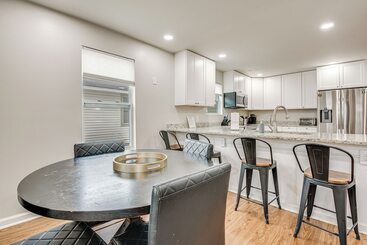 Charming Atlanta Home W/ Yard ~ 7 Mi To Downtown!