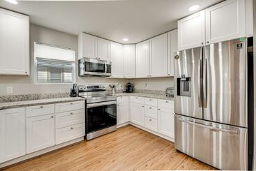 Charming Atlanta Home W/ Yard ~ 7 Mi To Downtown!