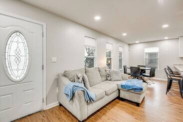 Charming Atlanta Home W/ Yard ~ 7 Mi To Downtown!