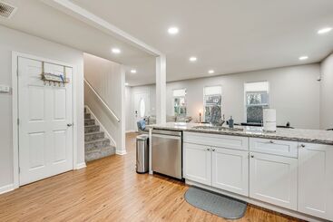 Charming Atlanta Home W/ Yard ~ 7 Mi To Downtown!