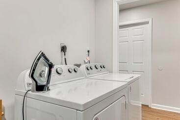 Charming Atlanta Home W/ Yard ~ 7 Mi To Downtown!