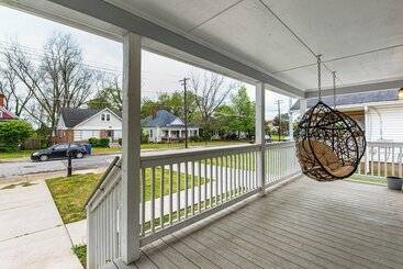 Charming Atlanta Home W/ Yard ~ 7 Mi To Downtown!