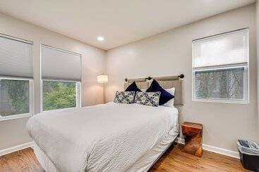Charming Atlanta Home W/ Yard ~ 7 Mi To Downtown!