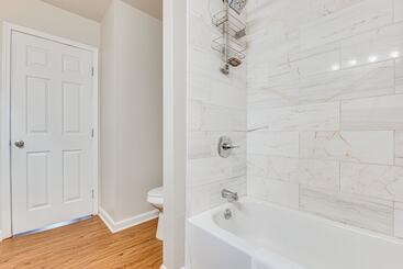 Charming Atlanta Home W/ Yard ~ 7 Mi To Downtown!