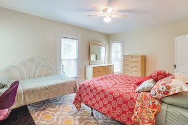 Charming Champaign Victorian W/ Deck!