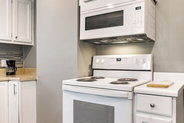 Durham Home W/ Screened Porch ~ 3 Mi To Downtown!