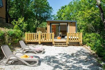 هتل Camping Le Luberon