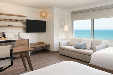 هتل Element Melbourne Oceanfront