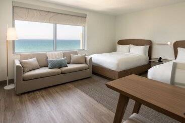 هتل Element Melbourne Oceanfront