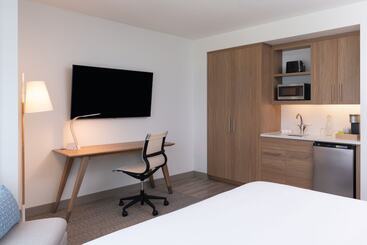 هتل Element Melbourne Oceanfront