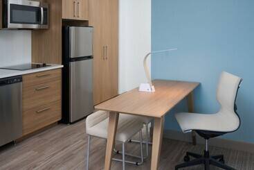 هتل Element Melbourne Oceanfront