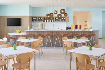 هتل Element Melbourne Oceanfront