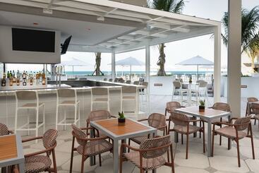 هتل Element Melbourne Oceanfront