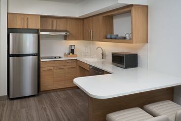 هتل Element Melbourne Oceanfront