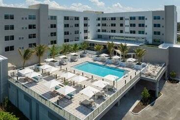 هتل Element Melbourne Oceanfront
