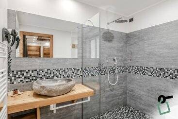 هتل Hotiday Room Collection   Sauze Assietta