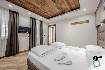 هتل Hotiday Room Collection   Sauze Assietta