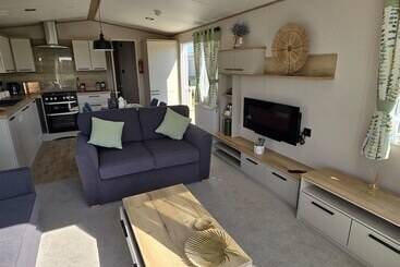 هتل Stunning Brand New 2024 Sunset Lodge, Whitstable