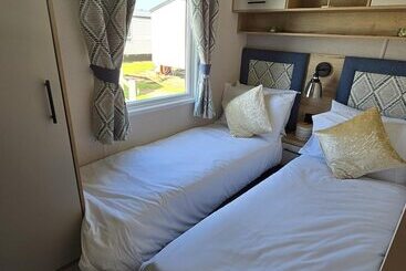 هتل Stunning Brand New 2024 Sunset Lodge, Whitstable