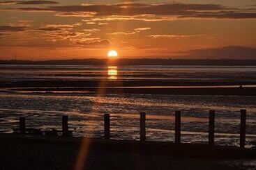 هتل Stunning Brand New 2024 Sunset Lodge, Whitstable