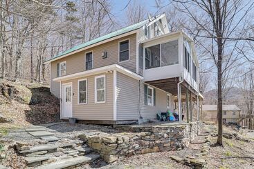 Jeffersonville Home W/ Deck Near Hiking & Climbing