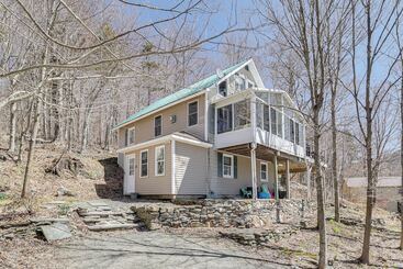 Jeffersonville Home W/ Deck Near Hiking & Climbing