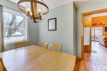 Jeffersonville Home W/ Deck Near Hiking & Climbing