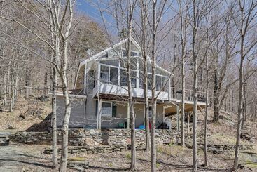 Jeffersonville Home W/ Deck Near Hiking & Climbing