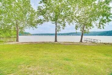 Lakefront Cabin In Jay W/ Deck, Views & Boat Ramp!