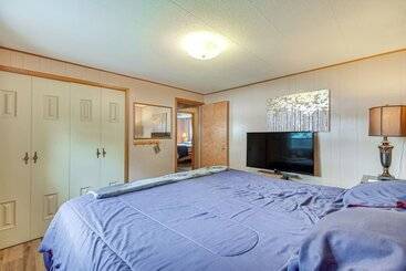 Lakefront Cabin In Jay W/ Deck, Views & Boat Ramp!
