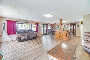 Lakefront Cabin In Jay W/ Deck, Views & Boat Ramp!