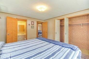Lakefront Cabin In Jay W/ Deck, Views & Boat Ramp!
