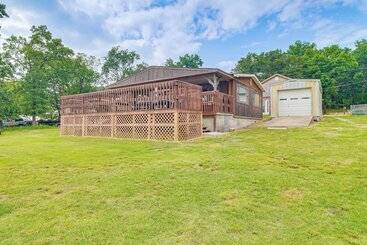 Lakefront Cabin In Jay W/ Deck, Views & Boat Ramp!