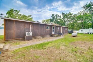 Lakefront Cabin In Jay W/ Deck, Views & Boat Ramp!
