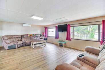 Lakefront Cabin In Jay W/ Deck, Views & Boat Ramp!