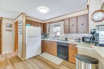 Lakefront Cabin In Jay W/ Deck, Views & Boat Ramp!