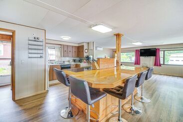 Lakefront Cabin In Jay W/ Deck, Views & Boat Ramp!