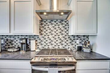Luxe Living: Grand Junction Home W/ Hot Tub, Views