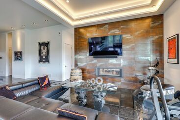 Motorcycle Themed Home In Spearfish W/ Hot Tub!
