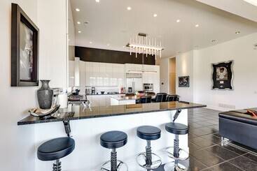 Motorcycle Themed Home In Spearfish W/ Hot Tub!