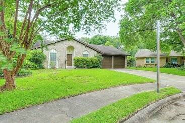 Pearland Home W/ Patio, 21 Mi To Downtown Houston!