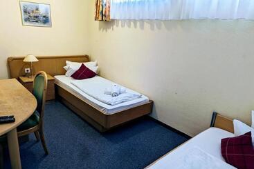 پانسیون Room In Guest Room   2 Room Apartment With Its Own Kitchen And Bathroom