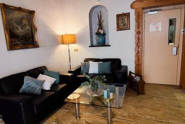 پانسیون Room In Guest Room 2 Room Apartment With Its Own Kitchen And Bathroom