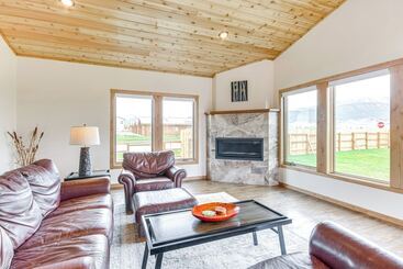 Red Lodge Home W/ Outdoor Kitchen & Fire Table!