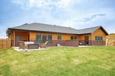 Red Lodge Home W/ Outdoor Kitchen & Fire Table!