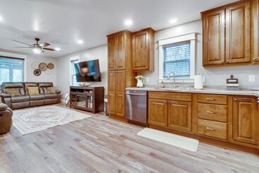 Scenic Yankton Retreat W/ Fire Pit: 1 Mi To Lake!