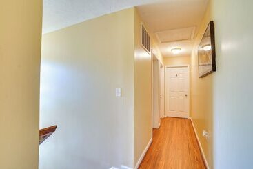 Spacious Champaign Home By University Of Illinois!